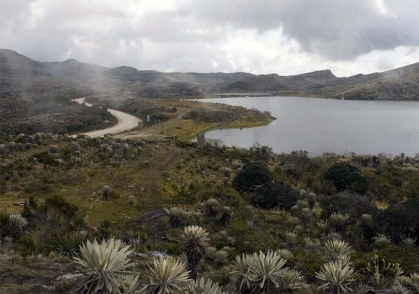 Photo of a mountain landscape and a lake